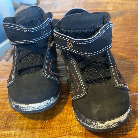 Size 6C Jordan sneakers. Worn previously - Picture 4 of 6